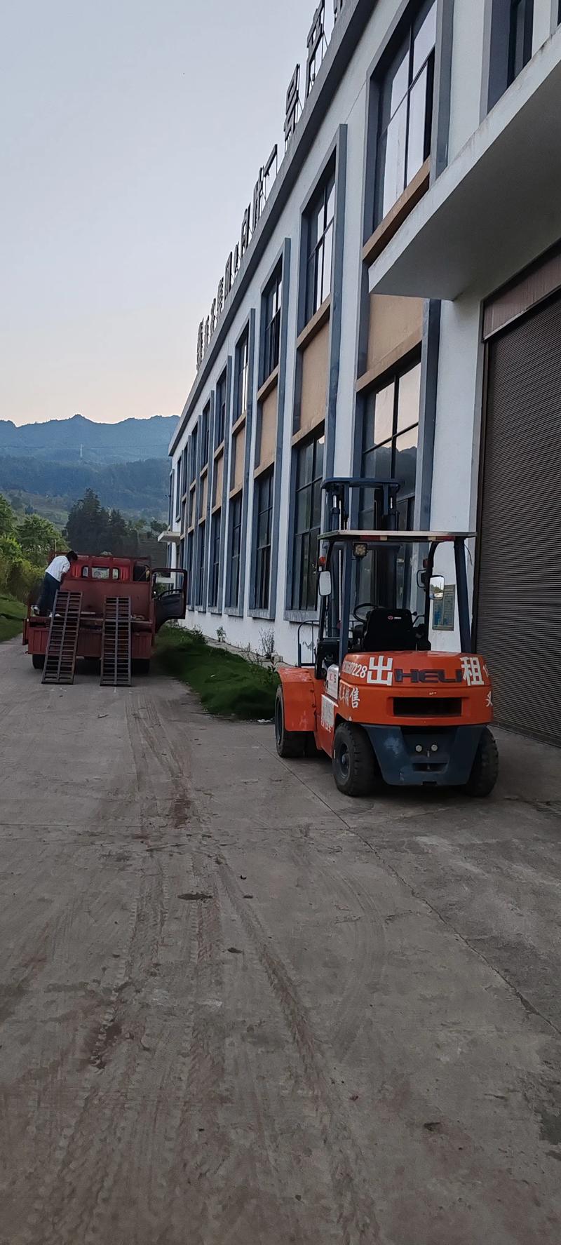 普安县茶场江西坡工业园叉车短租服务正式交付工厂使用，年租月租日租灵活选择